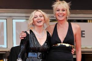 Madonna (l.) und Sharon Stone gemeinsam bei den Filmfestspielen von Cannes im Jahr 2008