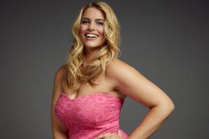 Angelina Kirsch weiß, wie sie ihre Kurven richtig in Szene setzt