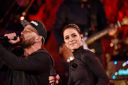 Freuen sich nach guten Einschaltquoten auch über die Chartplatzierungen: Gentleman und Lena Meyer-Landrut bei 