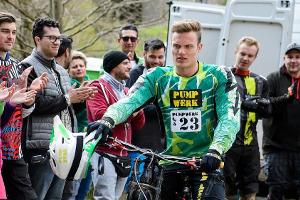 "Alles was zählt": Tim versucht die Schatten seiner Vergangenheit wegzudrängen und startet sein erstes Rennen