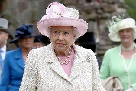 Queen Elisabeth II. ist frech zu frechen Pferden
