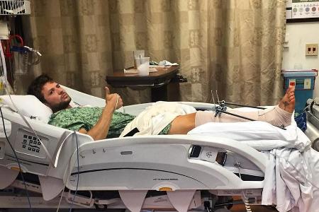 Schauspieler Ryan Phillippe grüßt mit gebrochenem Bein aus dem Krankenhaus