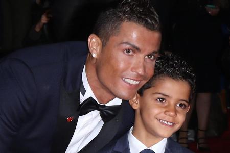 Cristiano Ronaldo mit seinem ältesten Sohn Cristiano Ronaldo Jr. bei einer Filmpremiere in London