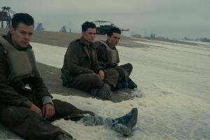 Harry Styles (l.) als Alex in "Dunkirk"