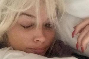 Daniela Katzenberger zeigt sich ihren Followern schlaftrunken im Bett