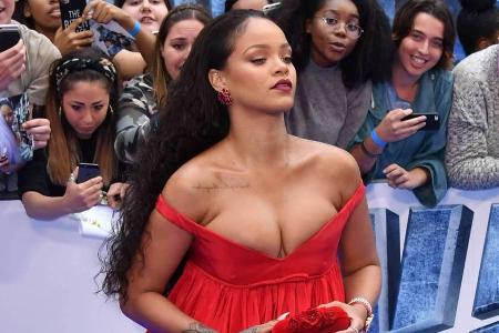 Dekolleté olé! Rihanna bei der 