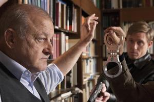 "Wilsberg: Das Geld der Anderen": Georg Wilsberg (Leonard Lansink, l.) wird festgenommen