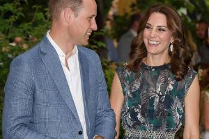 Gute Laune vor dem Veranstaltungsort "Clärchens Ballhaus" in Berlin: Prinz William und Herzogin Kate