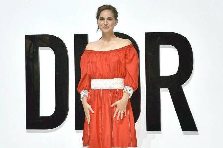 Lady in Red: Natalie Portman bei der Dior for Love Show