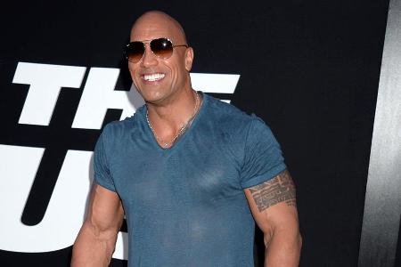 Dwayne Johnson ist ein großer, starker Mann mit eben solchen Händen