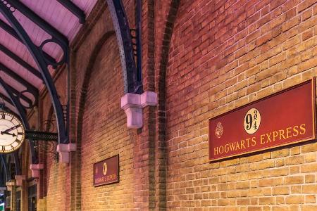 An diesem Gleis begann für den wohl berühmtesten Zauberlehrling der Literatur- und Filmgeschichte die abenteuerliche Reise i...