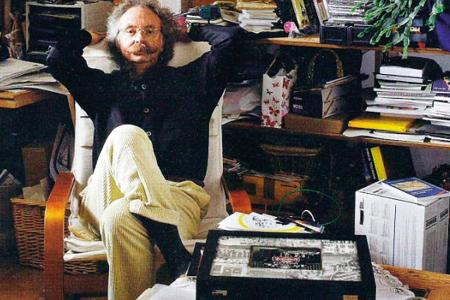 Jean Pütz im heimischen Büro