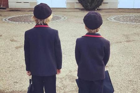 Für die Söhne von Elton John steht nun wieder Lernen auf dem Programm