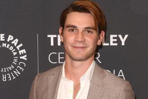 KJ Apa spielt in "Riverdale" Archie Andrews