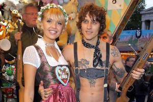 Lederhose und nichts darunter: Bonnie Stranges Freund Leebo Freeman provozierte auf dem Oktoberfest