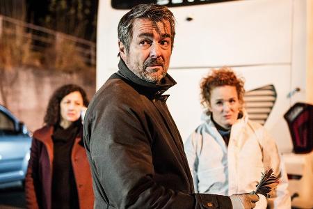 Reto Flückiger (Stefan Gubser), Liz Ritschard (Delia Mayer, li.) und die Leiterin der Spurensicherung Corinna Haas (Fabienne...