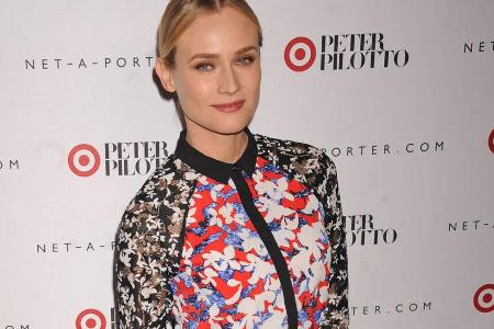 Die Farbe Weiß und die sich ähnelnden Blumenmuster bei Diane Krugers Outfits sorgen für ein harmonisches Gesamtbild