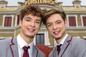 Praktikum als Pagen im Fünf-Sterne-Hotel "Fürstenhof" von "Sturm der Liebe": Roman (l.) und Heiko Lochmann (r.) alias Die Lo...
