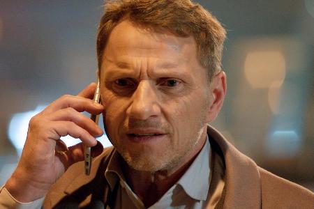 Ausnahmsweise hätte Thorsten Lannert (Richy Müller) es ganz gerne, dass der Stau noch eine Weile bestehen bliebe, denn dann ...