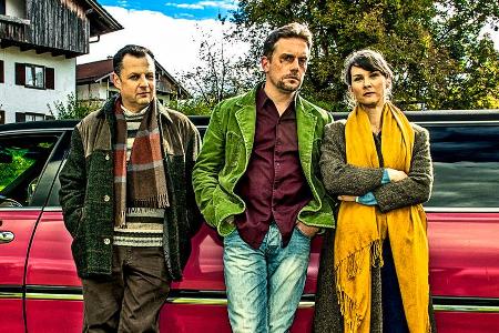 Das Geltinger Schwindler-Trio (v.l.): Karl Kainz (Gerhard Wittmann), Hubertus Hochstetter (Sebastian Bezzel) und Iris Schran...