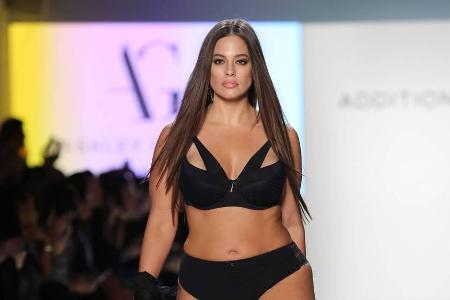 Ashley Graham präsentiert auf der New York Fashion Week ihre elegante Unterwäsche-Kollektion