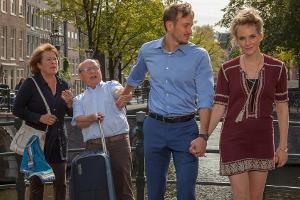 "Verliebt in Amsterdam": Max (Vladimir Burlakov) hat in Sophie (Bracha van Doesburgh) die Richtige gefunden - seine Eltern s...