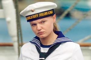 Maria Dragus spielt die auf Jenny Böken basierende Figur Lilly Borchert im Film "Tod einer Kadettin"