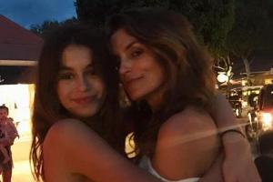 Wie aus dem Gesicht geschnitten: Kaia Gerber sieht ihrer Mama Cindy Crawford zum Verwechseln ähnlich