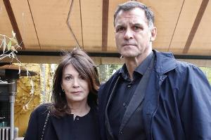 Schauspielerin Iris Berben besuchte die Trauerfeier zusammen mit ihrem Lebensgefährten Heiko Kiesow