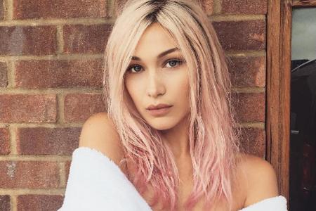 Bella Hadid ausnahmsweise mal in Blond - und Spitzen in Pastell-Rosa