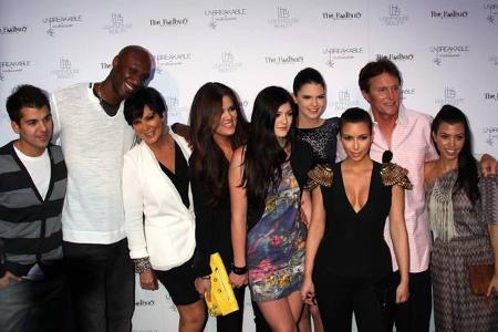 ...durchbricht Jenner übrigens das familiäre Muster - schließlich beginnen die Vornamen der Kardashian-Jenner Damen mit 