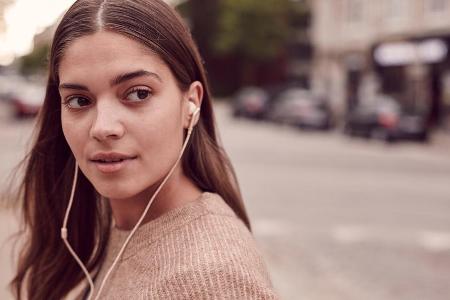 Der Libratone Q Adapt In-Ear-Kopfhörer kann direkt über einen Lightning-Anschluss mit einem iPhone verbunden werden
