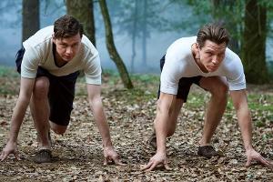 "Die Dasslers - Pioniere, Brüder und Rivalen": Die Brüder Adi (Christian Friedel, l.) und Rudi (Hanno Koffler)