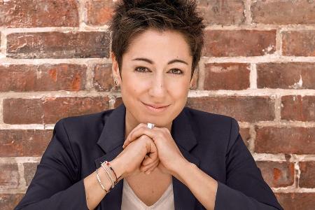 Dunja Hayali präsentiert ab Juli die dritte Staffel ihres Talkmagazins