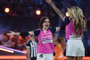 Ingrid Pavic (l.) und Gina-Lisa Lohfink (r.) geben sich auch in diesem Jahr die Ehre - allerdings in unterschiedlichen Teams