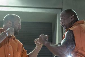 Jason Statham (l.) und Dwayne Johnson in "Fast & Furious 8"