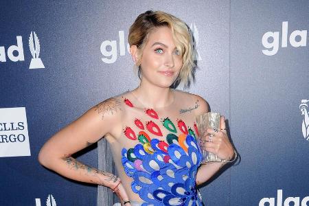 Paris Jackson zeigt bei den GLAAD Media Awards, dass sie sich keineswegs für ihren Körper schämen muss