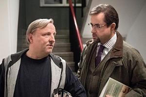 "Tatort: Fangschuss": Während Kommissar Thiel (Axel Prahl) Ermittlungsunterlagen mit nach Hause bringt, hat Prof. Boerne (Ja...