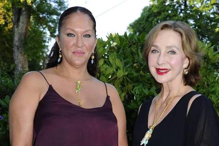 Christine Kaufmann (r.) mit ihrer Tochter Allegra Curtis auf einem Sommerfest im vergangenen Jahr