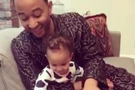 John Legend mit seiner Tochter Luna Simone Stephens
