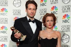 "Akte X"-Hauptdarsteller Gillian Anderson und David Duchovny bei der Golden Globe Preisverleihung 1998