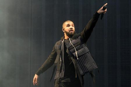 Da sangen die Fans bestimmt aus Leibeskräften mit: Ein Überrschungsauftritt von Drake brachte das Publikum zum Ausrasten