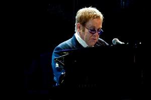 Elton John berührt mit seiner Musik die Herzen der Menschen