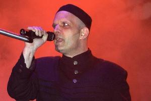 Felix Flaucher während eines Konzerts des Wave-Gotik-Treffens in Leipzig 1997