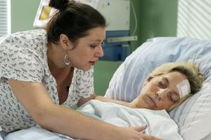 "Alles was zählt": Vanessa erkennt entsetzt, dass Iva erste Anzeichen einer Sepsis zeigt