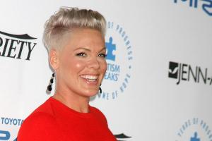 Eine strahlende Gewinnerin: Pink freut sich schon, bei den MTV Video Music Awards ihren Preis entgegen zu nehmen