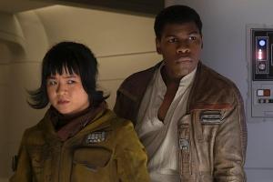 Kelly Marie Tran als Rose und John Boyega als Finn in "Star Wars: Die letzten Jedi"