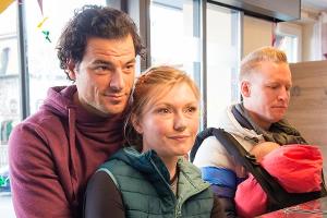 "Utta Danella: Lügen haben schöne Beine": Die Zeiten in denen Kathrin (Johanna Christine Gehlen) beim Bäcker nur ein Brötche...