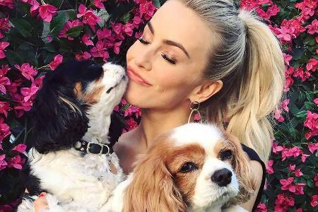 Julianne Hough und ihre beiden Hunde Lexi und Harley