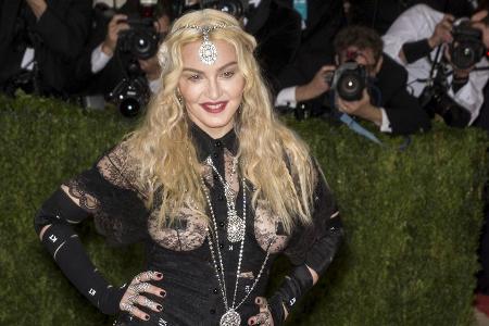 Madonna vergisst hier und da mal den Songtext ihrer eigenen Hits